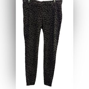 HUE  Black & Gray Velvet Leopard Print Leggings With Back Pockets Size L